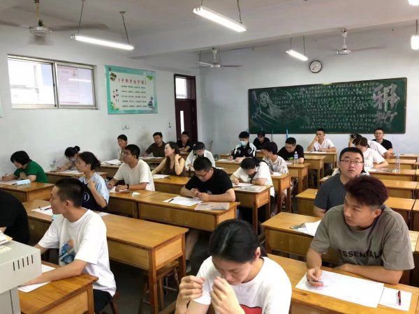 潍坊成人高考学员考试现场实景