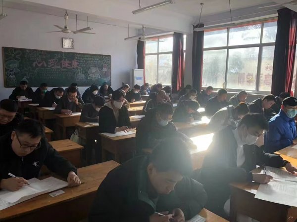 潍坊成人高考考试报名现场实景