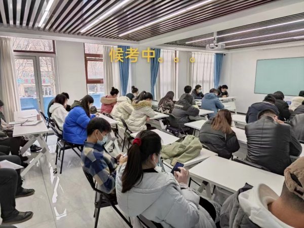 2025年成人高考的报考条件